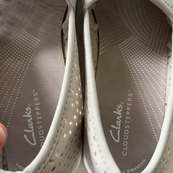 Clarks Cloudsteppers Breeze Emily Sz 8 Light Taupe Slip On Casual Sneakers - Picture 10 of 12